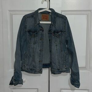 Levi’s classic fit denim jacket